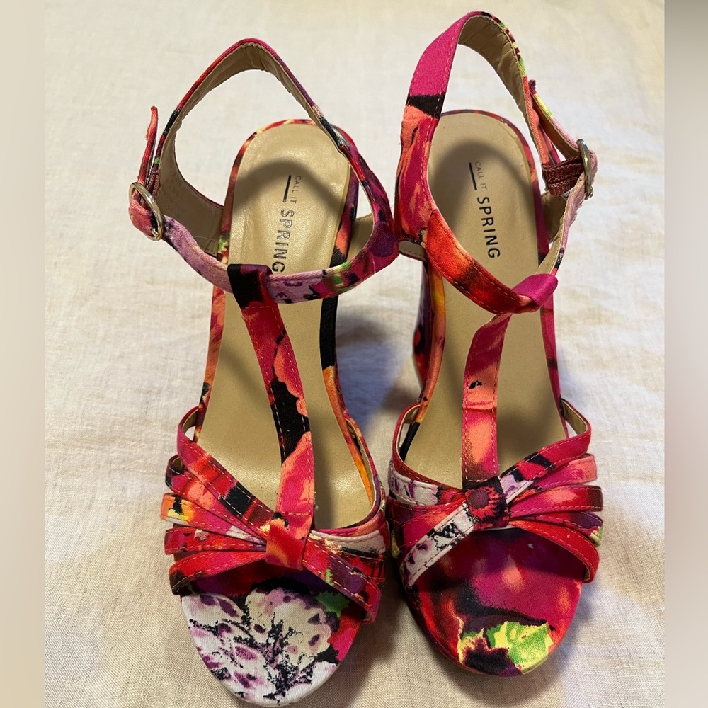 Call it spring wedges size 6.5